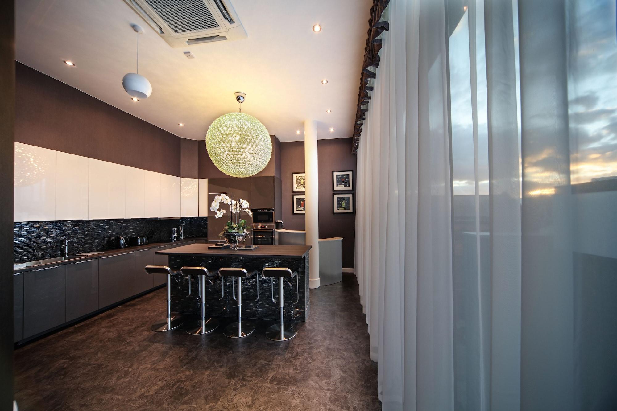 Epic Seel Street Aparthotel 4*