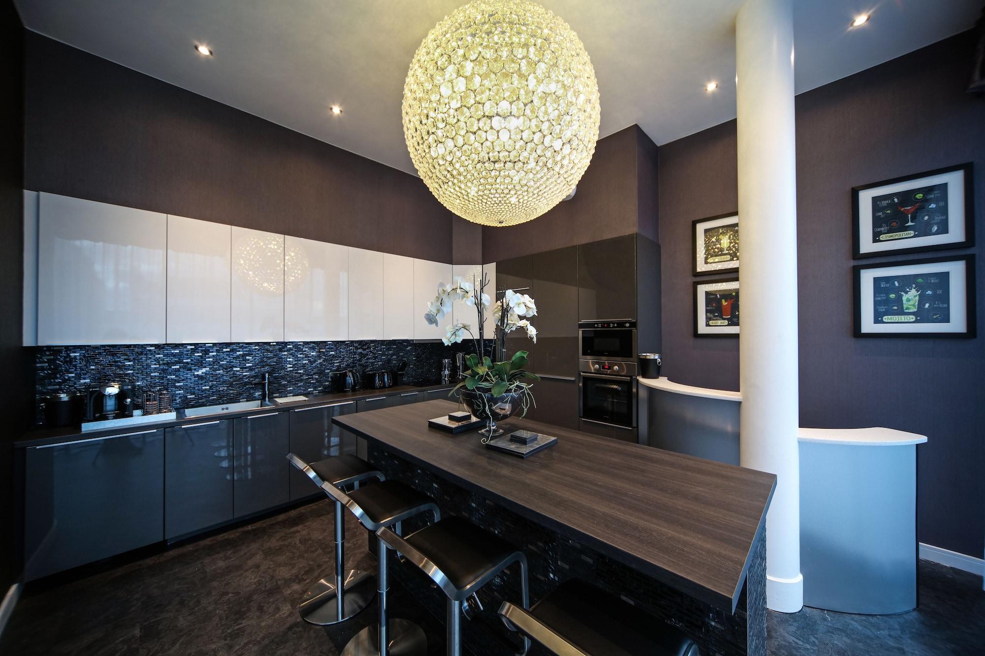 Epic Seel Street Aparthotel 4*